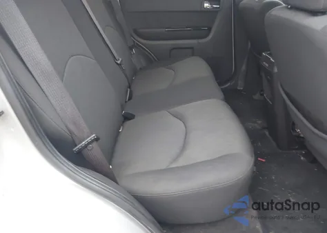 2010 Mazda Tribute I Touring z USA, uszkodzony, nr VIN 4F2CY9C73AKM02992